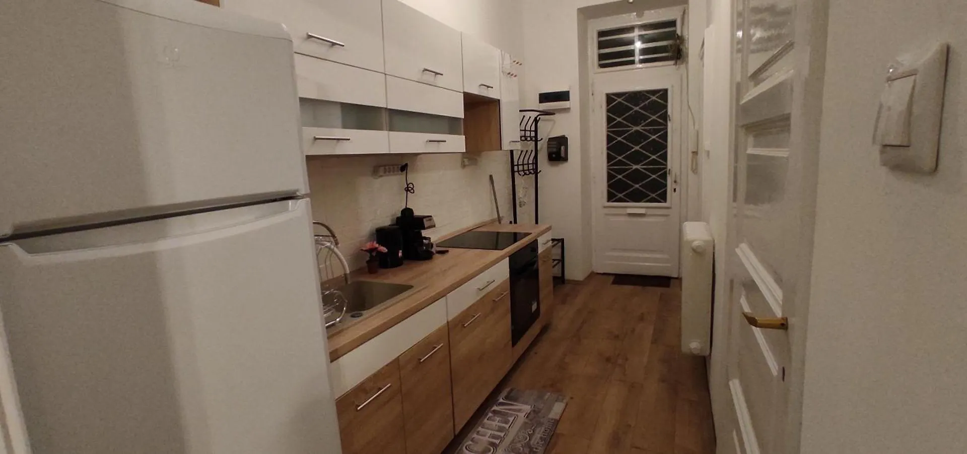 In The Heart Of Budapest Parliament 2 Min 47M2 And Garden Apartamento 0*,  Hungria