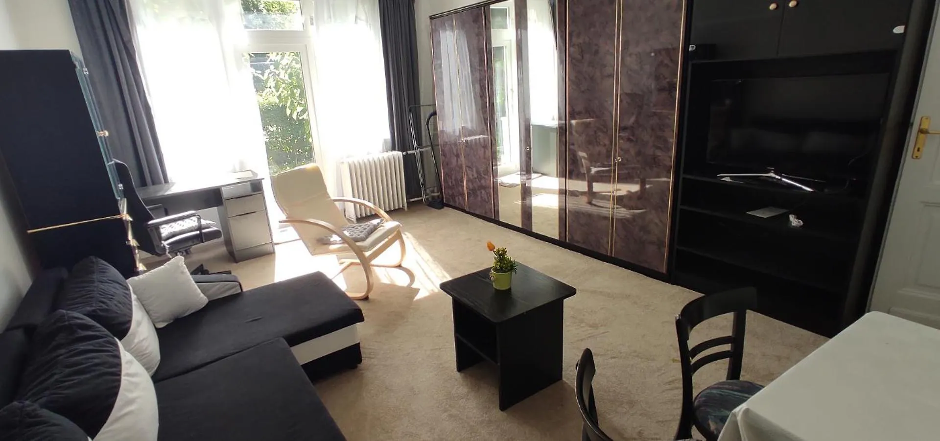 In The Heart Of Budapest Parliament 2 Min 47M2 And Garden Apartamento
